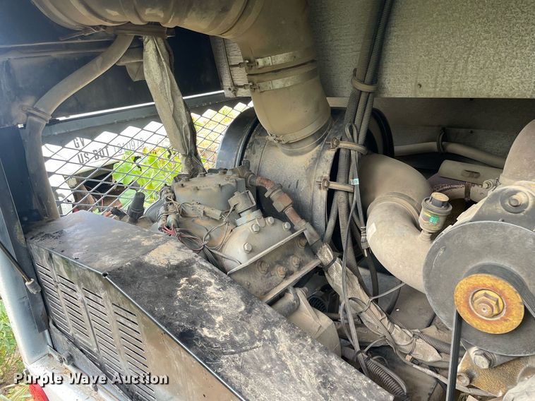 image for item NY9595 2005 Thomas Built Saf-T-Liner MVP  bus