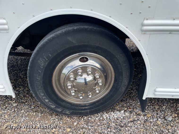 image for item NY9595 2005 Thomas Built Saf-T-Liner MVP  bus