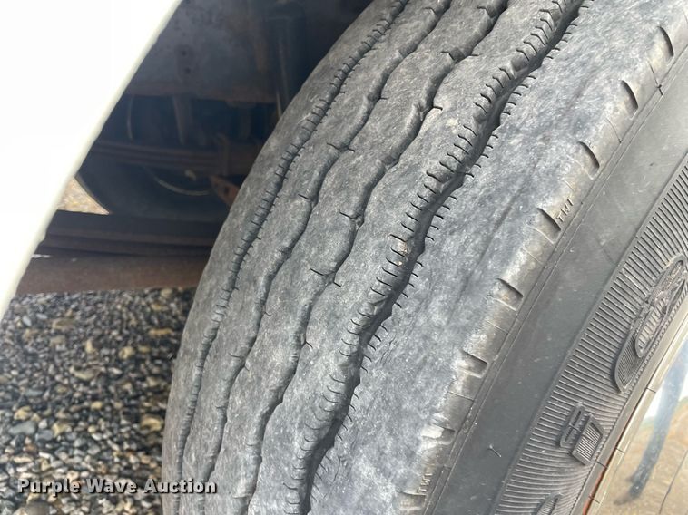 image for item NY9595 2005 Thomas Built Saf-T-Liner MVP  bus