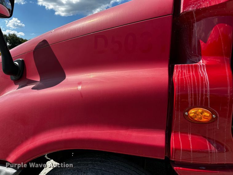 image for item OC9134 2015 Freightliner Cascadia Evolution 125  semi truck