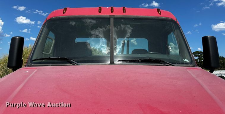 image for item OC9134 2015 Freightliner Cascadia Evolution 125  semi truck