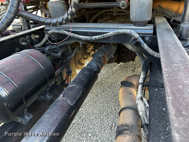 image for item OC9134 2015 Freightliner Cascadia Evolution 125  semi truck