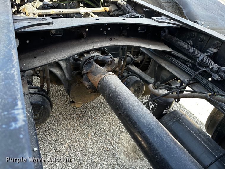 image for item OC9134 2015 Freightliner Cascadia Evolution 125  semi truck