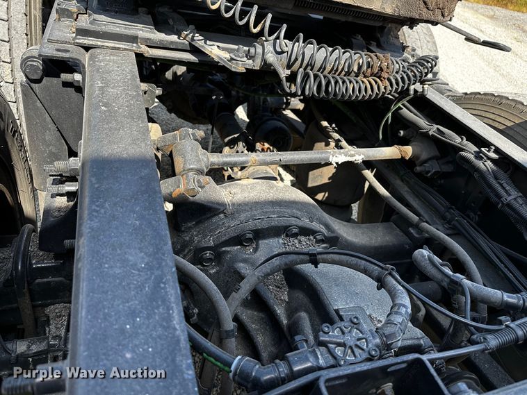 image for item OC9134 2015 Freightliner Cascadia Evolution 125  semi truck