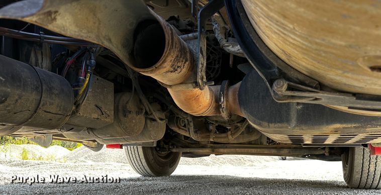 image for item OC9134 2015 Freightliner Cascadia Evolution 125  semi truck