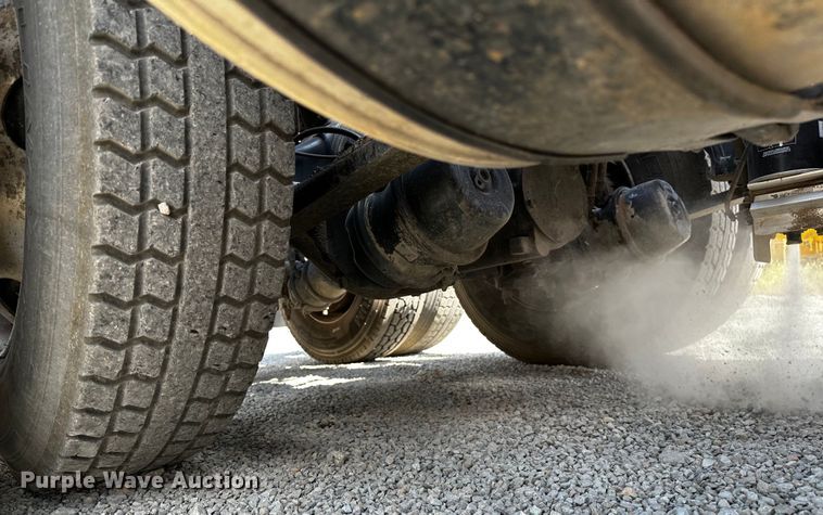 image for item OC9134 2015 Freightliner Cascadia Evolution 125  semi truck