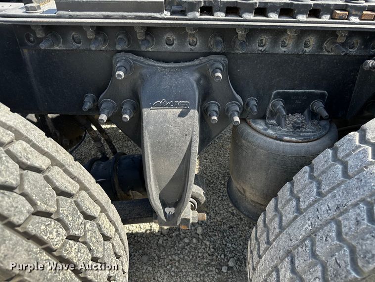 image for item OC9134 2015 Freightliner Cascadia Evolution 125  semi truck