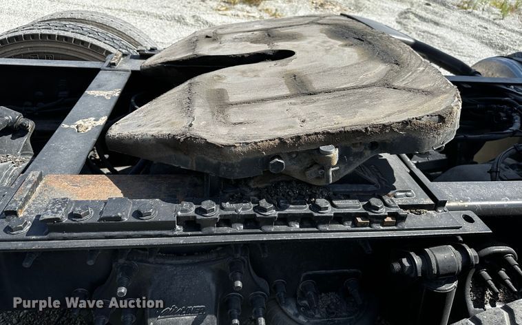 image for item OC9134 2015 Freightliner Cascadia Evolution 125  semi truck