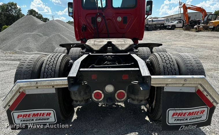 image for item OC9134 2015 Freightliner Cascadia Evolution 125  semi truck