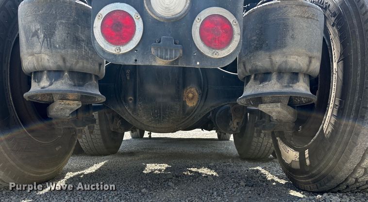 image for item OC9134 2015 Freightliner Cascadia Evolution 125  semi truck