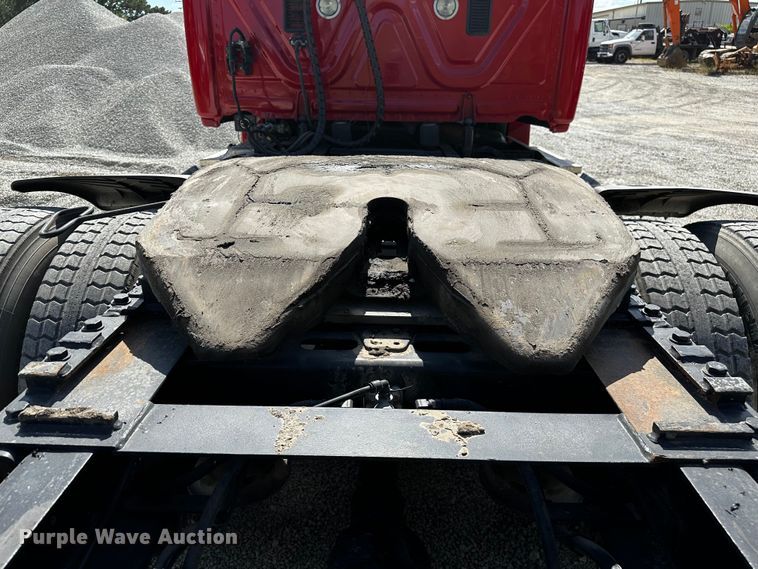 image for item OC9134 2015 Freightliner Cascadia Evolution 125  semi truck