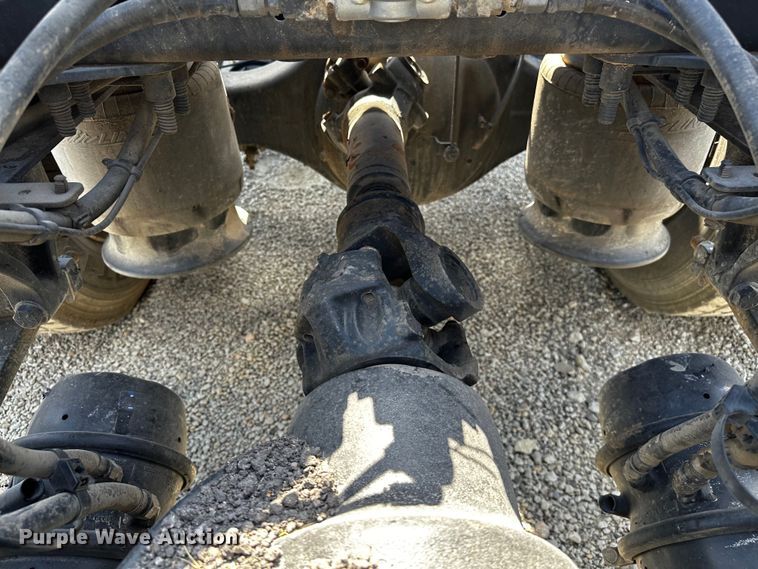 image for item OC9134 2015 Freightliner Cascadia Evolution 125  semi truck