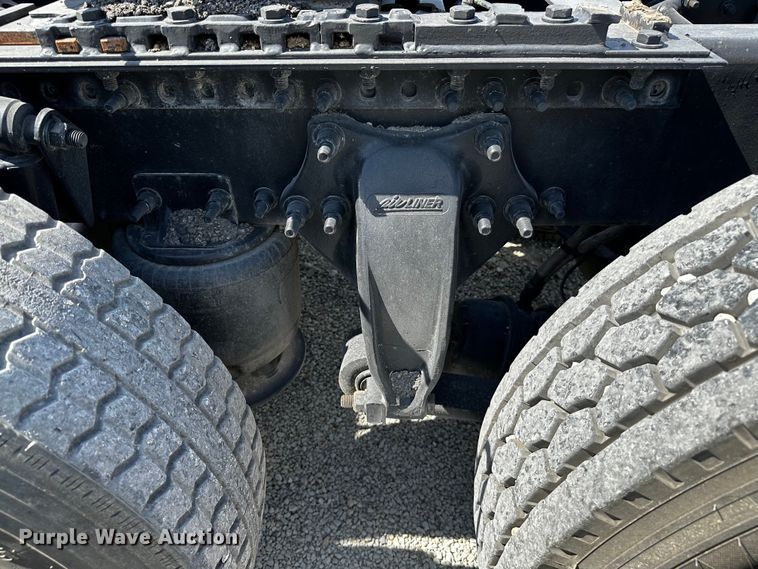 image for item OC9134 2015 Freightliner Cascadia Evolution 125  semi truck