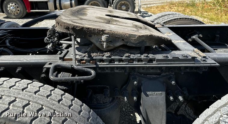 image for item OC9134 2015 Freightliner Cascadia Evolution 125  semi truck