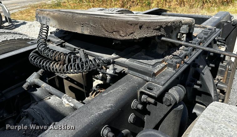 image for item OC9134 2015 Freightliner Cascadia Evolution 125  semi truck