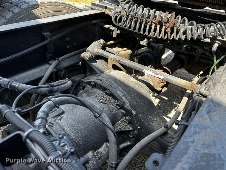 image for item OC9134 2015 Freightliner Cascadia Evolution 125  semi truck