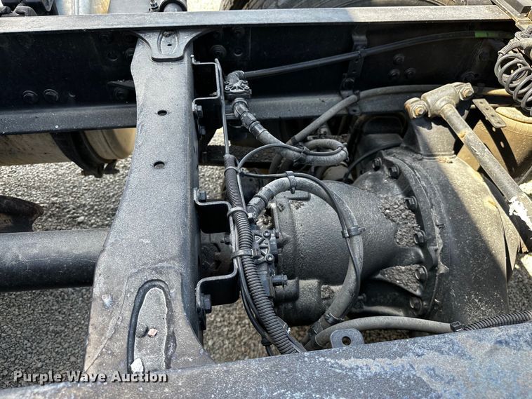 image for item OC9134 2015 Freightliner Cascadia Evolution 125  semi truck