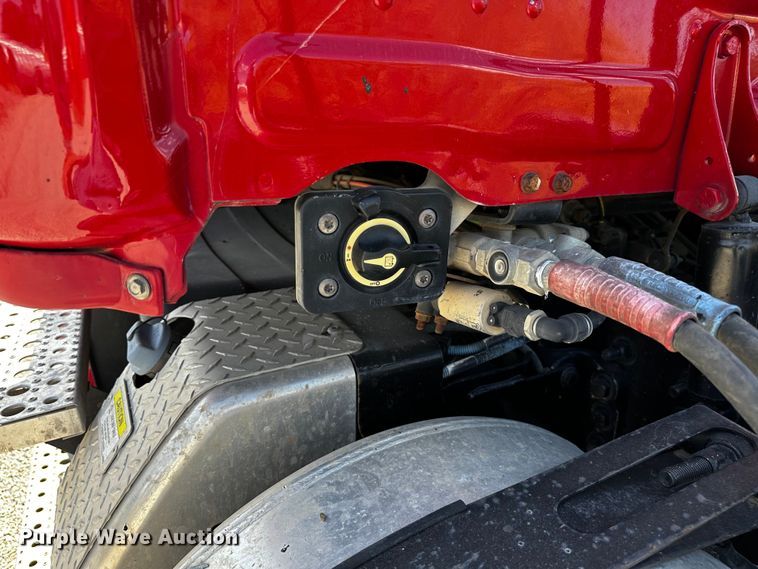 image for item OC9134 2015 Freightliner Cascadia Evolution 125  semi truck