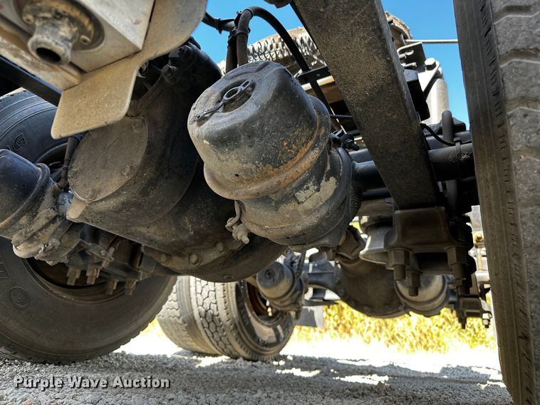 image for item OC9134 2015 Freightliner Cascadia Evolution 125  semi truck