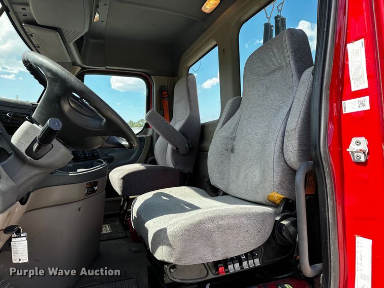 image for item OC9134 2015 Freightliner Cascadia Evolution 125  semi truck