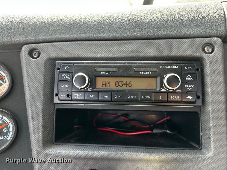 image for item OC9134 2015 Freightliner Cascadia Evolution 125  semi truck