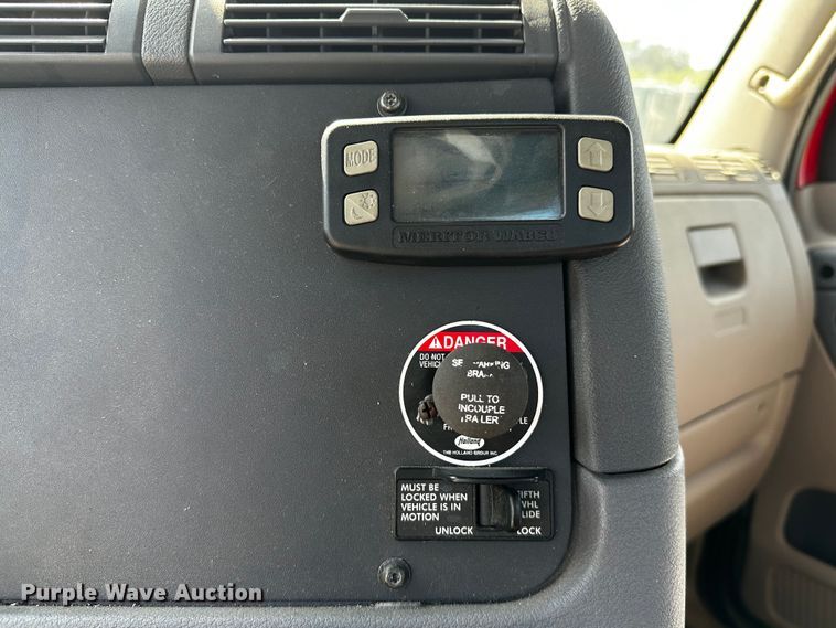 image for item OC9134 2015 Freightliner Cascadia Evolution 125  semi truck