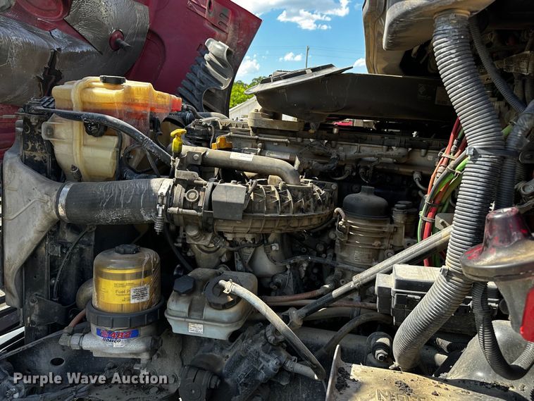 image for item OC9134 2015 Freightliner Cascadia Evolution 125  semi truck