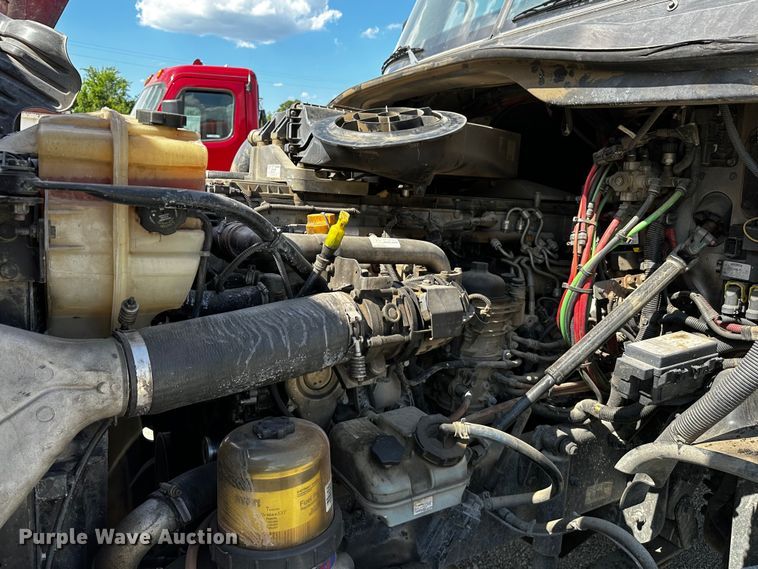 image for item OC9134 2015 Freightliner Cascadia Evolution 125  semi truck