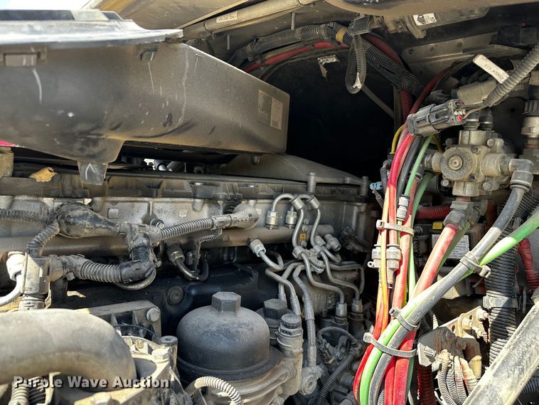 image for item OC9134 2015 Freightliner Cascadia Evolution 125  semi truck