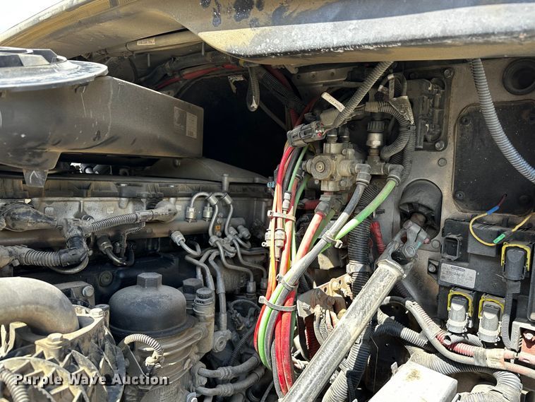 image for item OC9134 2015 Freightliner Cascadia Evolution 125  semi truck