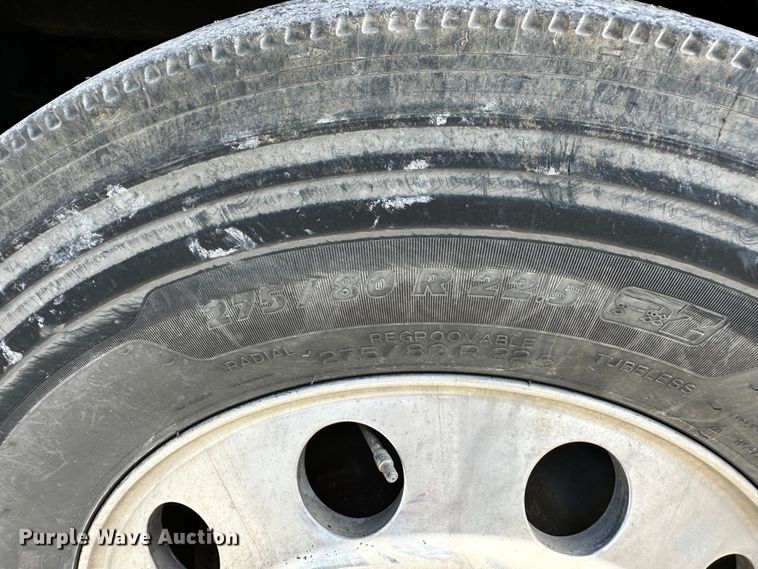 image for item OC9134 2015 Freightliner Cascadia Evolution 125  semi truck