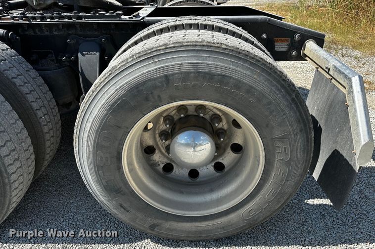 image for item OC9134 2015 Freightliner Cascadia Evolution 125  semi truck