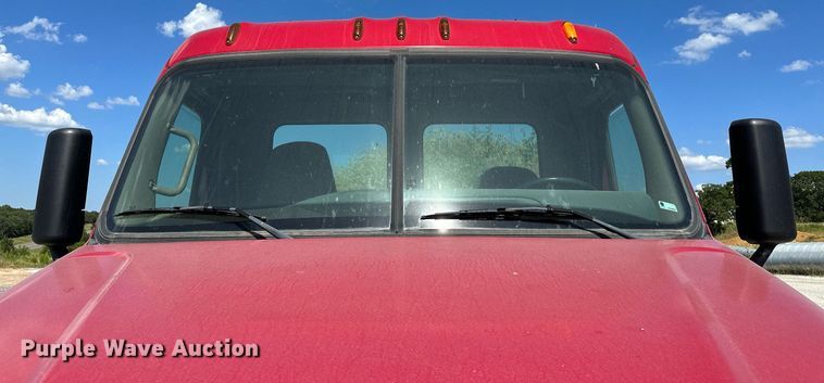 image for item OC9135 2015 Freightliner Cascadia Evolution 125  semi truck