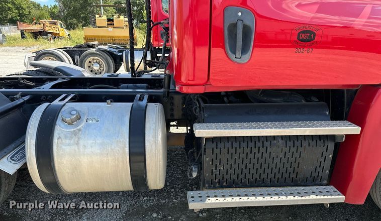 image for item OC9135 2015 Freightliner Cascadia Evolution 125  semi truck