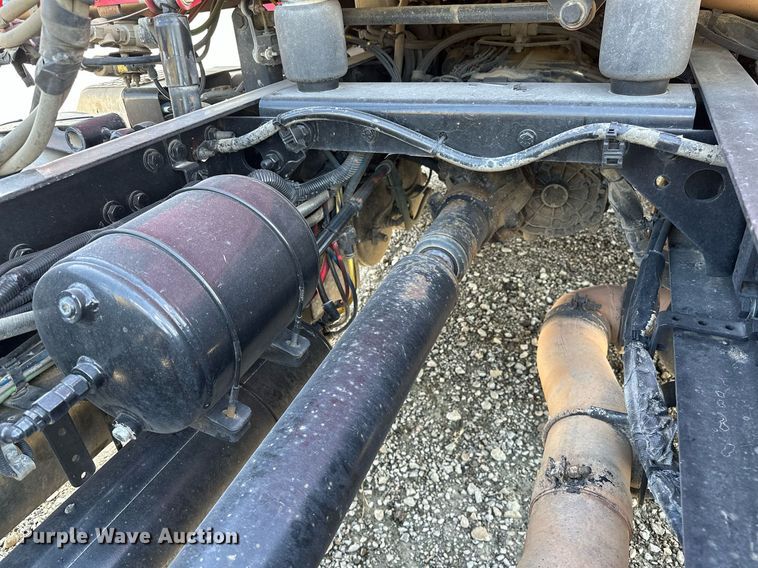 image for item OC9135 2015 Freightliner Cascadia Evolution 125  semi truck