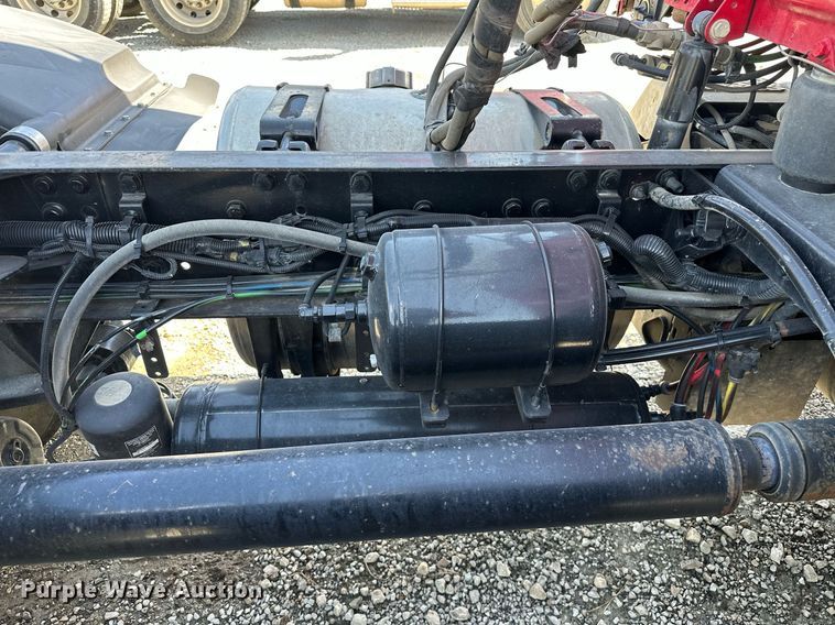 image for item OC9135 2015 Freightliner Cascadia Evolution 125  semi truck