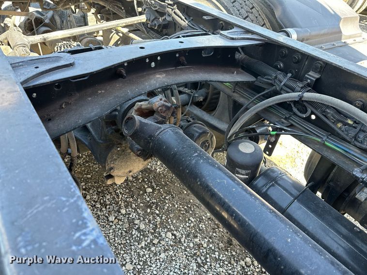 image for item OC9135 2015 Freightliner Cascadia Evolution 125  semi truck