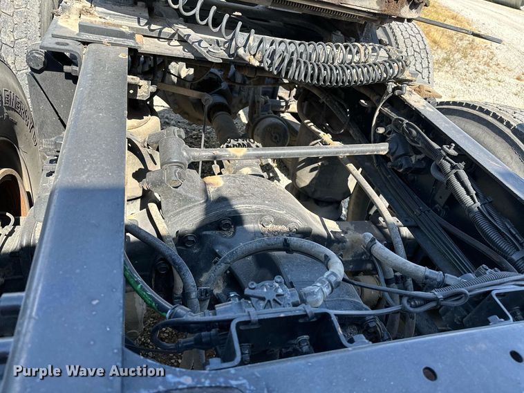 image for item OC9135 2015 Freightliner Cascadia Evolution 125  semi truck