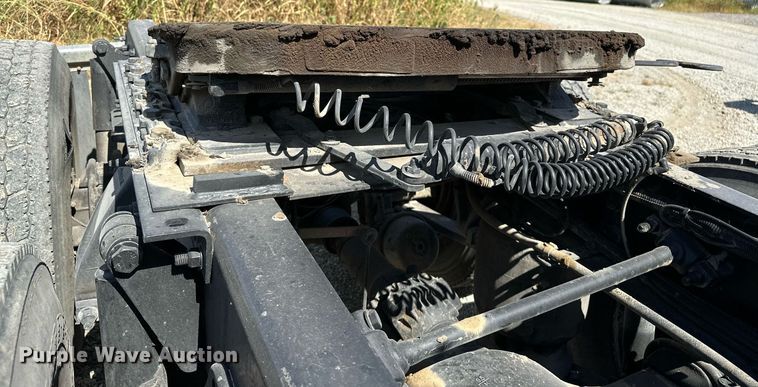 image for item OC9135 2015 Freightliner Cascadia Evolution 125  semi truck