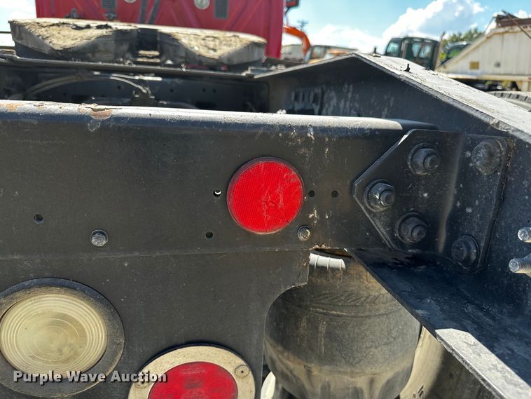 image for item OC9135 2015 Freightliner Cascadia Evolution 125  semi truck