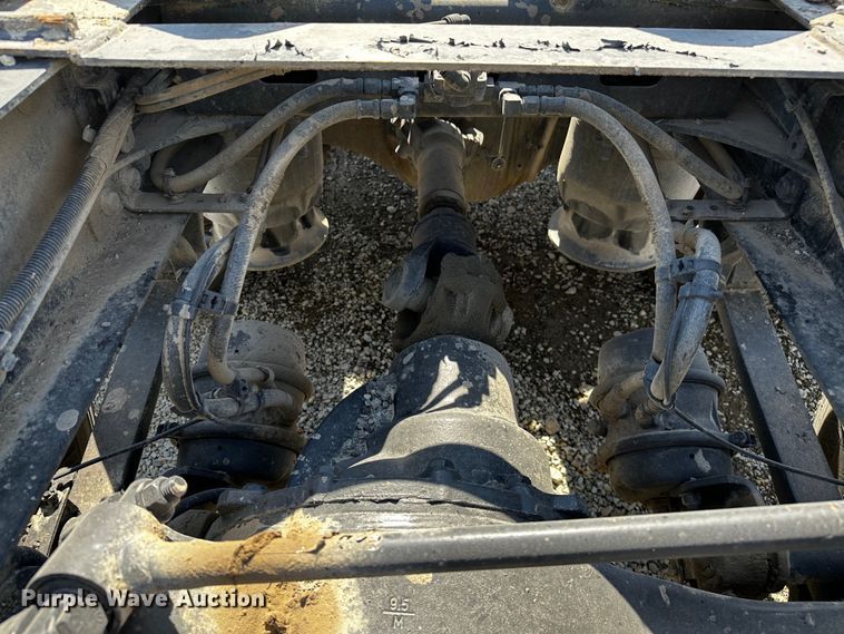 image for item OC9135 2015 Freightliner Cascadia Evolution 125  semi truck