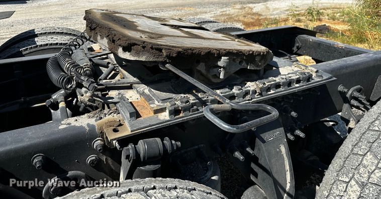 image for item OC9135 2015 Freightliner Cascadia Evolution 125  semi truck