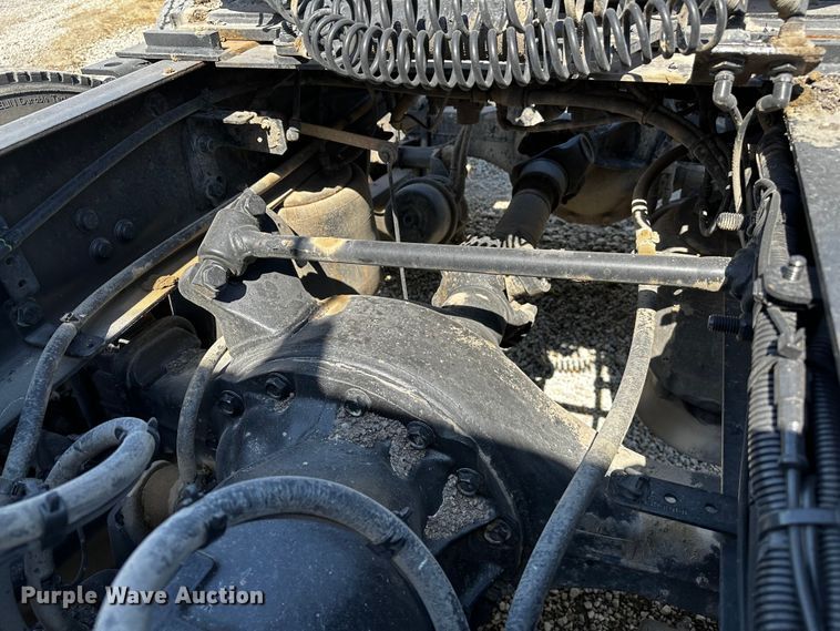 image for item OC9135 2015 Freightliner Cascadia Evolution 125  semi truck