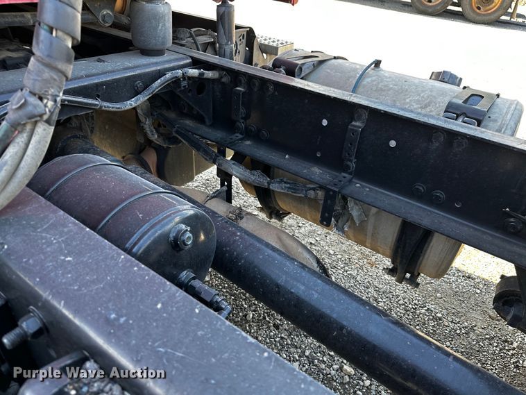 image for item OC9135 2015 Freightliner Cascadia Evolution 125  semi truck