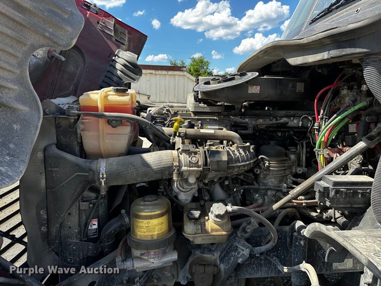 image for item OC9135 2015 Freightliner Cascadia Evolution 125  semi truck