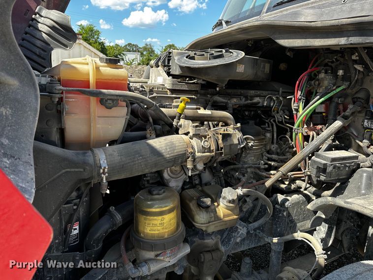 image for item OC9135 2015 Freightliner Cascadia Evolution 125  semi truck