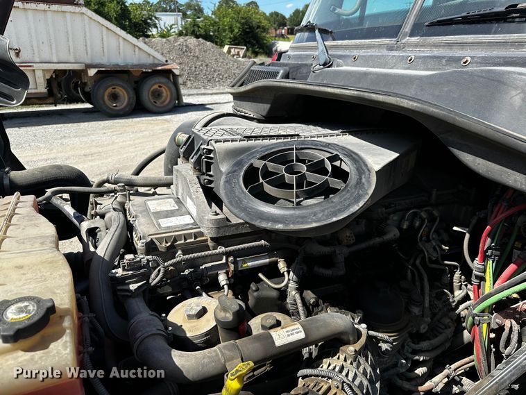 image for item OC9135 2015 Freightliner Cascadia Evolution 125  semi truck