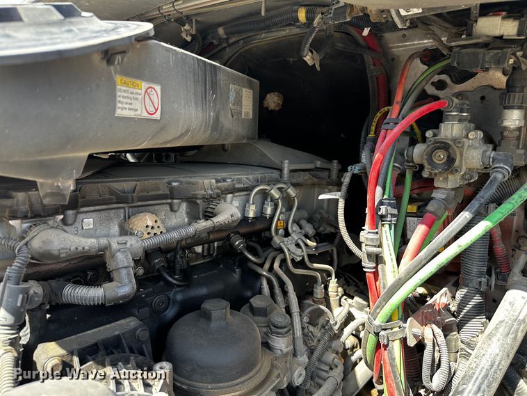 image for item OC9135 2015 Freightliner Cascadia Evolution 125  semi truck