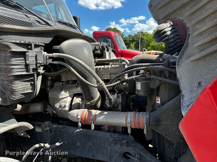 image for item OC9135 2015 Freightliner Cascadia Evolution 125  semi truck