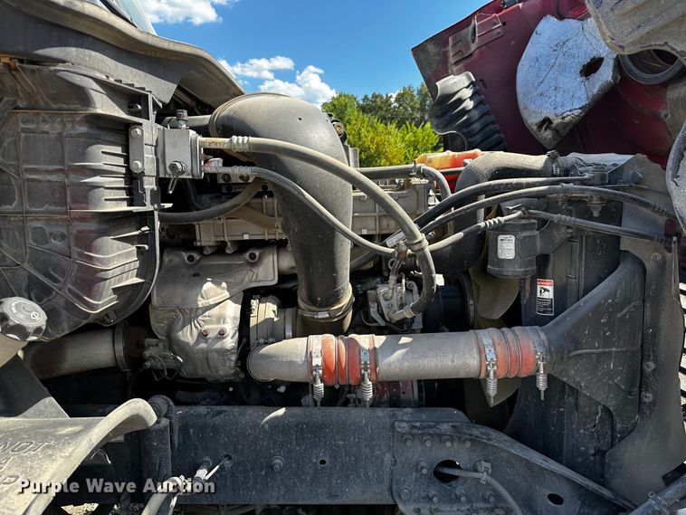 image for item OC9135 2015 Freightliner Cascadia Evolution 125  semi truck